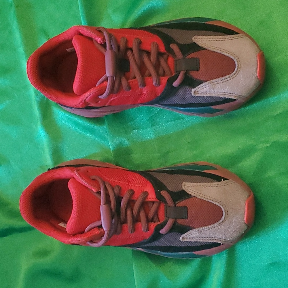 Yeezy Boost 700 Hirerd